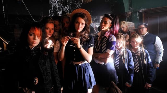 Escola Para Garotas Bonitas e Piradas 2 assista online