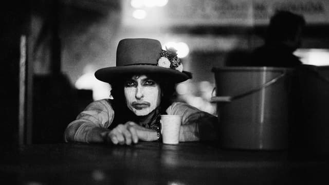 Rolling Thunder Revue: A Bob Dylan Story by Martin Scorsese assista online