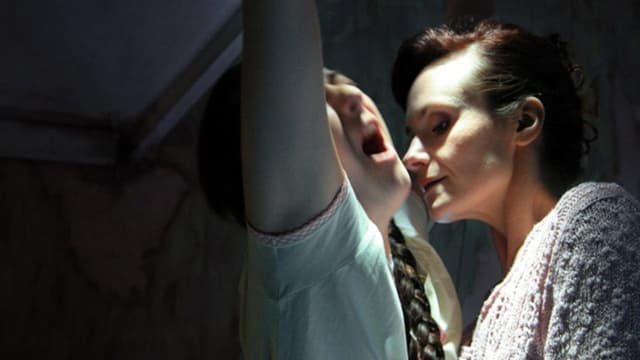Mum & Dad assista online