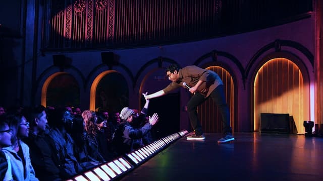 Hari Kondabolu: Warn Your Relatives assista online