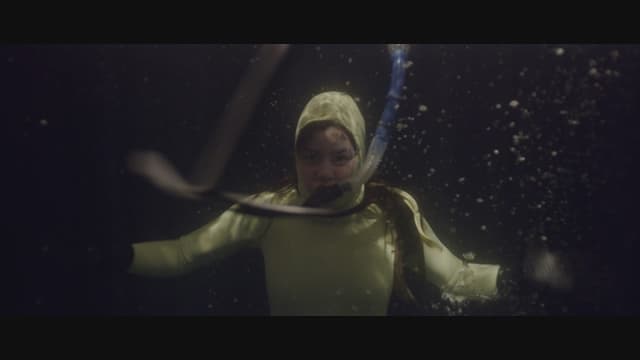 The Dark Below assista online