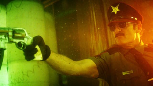 Officer Downe assista online