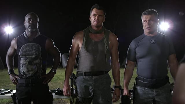 Dead Trigger: Tiroteio Zumbi assista online