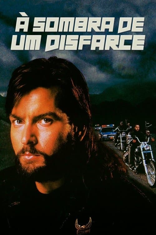À Sombra de um Disfarce poster